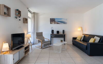 Arcachon Marines 209.4: Mobilia, Interior Design, Pavimentazione, Divano, Pavimento, Soggiorno, Camera, Soffitto, Tavolo, Appartamento