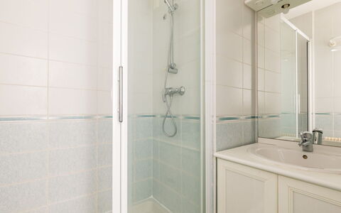 Mogador: Idraulico Fixture, Doccia Porta, Soffione Doccia, Mobiletto Del Bagno, Porta, Doccia, Bagno, Doccia Bar, Rubinetto