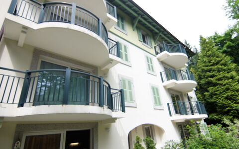 Les Jardins de L'Astoria: Costruzione, Proprietà, Finestra, Cielo, Albero, Architettura, Casa, Pianta, Urban Design