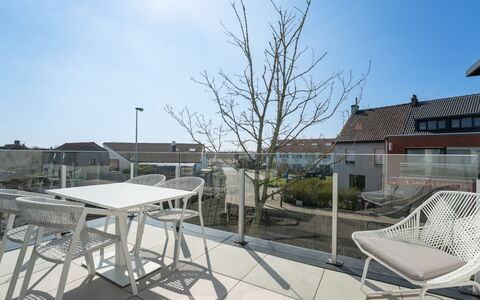 Bredene 482: Sedia, Mobili Da Esterno, Appartamento, Balcone, Illuminazione Diurna, Cucina & Sala Da Pranzo Tavolo, Tavolo Esterno, Alluminio, Terrazza, Pianta Della Casa