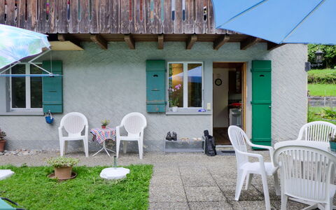 Erika: Mobilia, Pianta, Costruzione, Finestra, Sedia, Verde, Azzurro, Illuminazione, Shade, Lotto