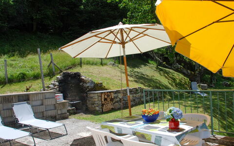 Baita Monti di Piazzogna: Tavolo, Pianta, Mobilia, Ombrello, Comunita 'Impianto, Tavolo Esterno, Sedia, Shade, Mobili Da Esterno, Albero
