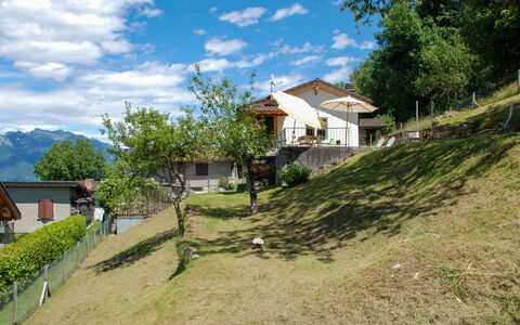 Baita Monti di Piazzogna: Nube, Cielo, Pianta, Proprietà, Ecoregione, Albero, Paesaggio Naturale, Highland, Costruzione, Pendenza
