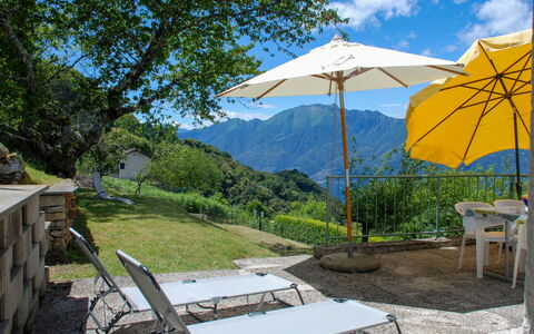 Baita Monti di Piazzogna: Pianta, Tavolo, Proprietà, Nube, Cielo, Comunita 'Impianto, Natura, Botanica, Shade, Mobili Da Esterno