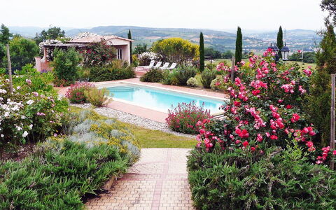Les Ecuries: Giardino, Proprietà, Paesaggio Naturale, Immobiliare, Giardino Botanico, Botanica, Fiore, Casa, Pianta, Albero
