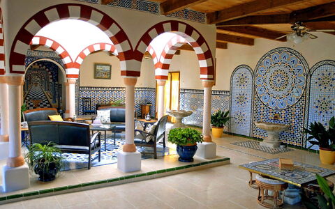 Les Ecuries: Costruzione, Proprietà, Interior Design, Camera, Arco, Architettura, Soffitto, Immobiliare, Casa, Hacienda