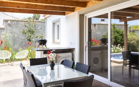 Jorge: Pianta, Mobilia, Proprietà, Fiore, Tavolo, Vaso Di Fiori, Pianta Della Casa, Sedia, Interior Design, Costruzione