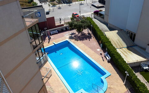 Blue Sea: Acqua, Costruzione, Proprietà, Piscina, Finestra, Azzurro, Sedia, Pianta, Shade, Mobili Da Esterno
