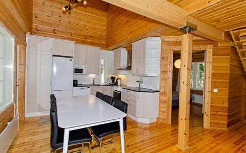 Villa Eläntätila: Area Rurale, Hill Station, Villaggio, Catena Montuosa, Valle, Paesino Di Montagna, Alpi, Eco Hotel, Balcone, Hotel