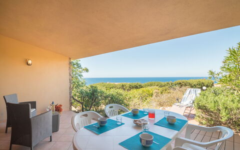 Costa Paradiso 706: Mobilia, Pianta, Tavolo, Costruzione, Cielo, Sedia, Azzurro, Shade, Architettura, Interior Design