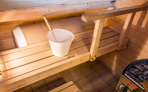 Tintintaival 2 a 8: Legna, Pavimentazione, Pavimento, Mobilia, Pavimento In Legno, Interior Design, Letto A Castello, Camera, Color Legno, Latifoglie