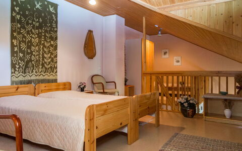Tintintaival 2 a 8: Legna, Pavimentazione, Pavimento, Mobilia, Pavimento In Legno, Interior Design, Letto A Castello, Camera, Color Legno, Latifoglie