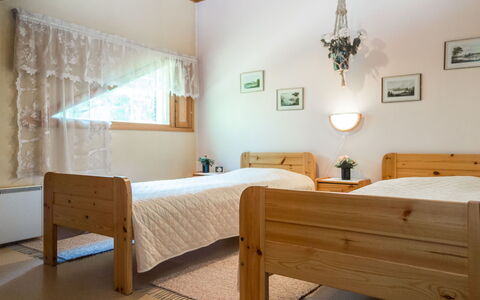 Tintintaival 2 a 8: Legna, Pavimentazione, Pavimento, Mobilia, Pavimento In Legno, Interior Design, Letto A Castello, Camera, Color Legno, Latifoglie
