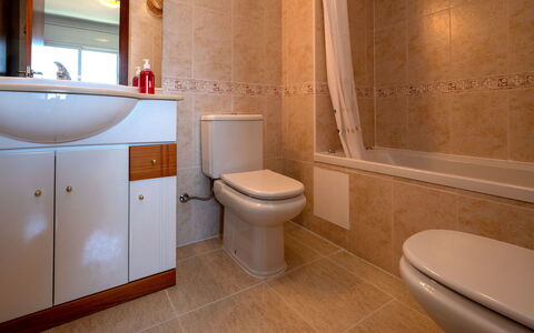 Eureka: Specchio, Idraulico Fixture, Toilet Seat, Proprietà, Mobiletto Del Bagno, Gabinetto, Lavello, Bagno, Viola, Lavandino Del Bagno