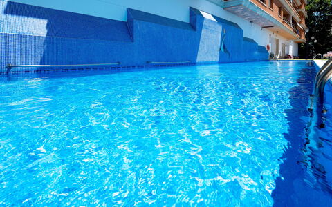Eureka: Acqua, Giorno, Blu, Costruzione, Pianta, Azzurro, Piscina, Illuminazione, Cielo, Aqua