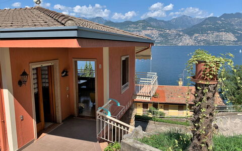 Ilde: Cielo, Pianta, Costruzione, Nube, Proprietà, Finestra, Porta, Azzurro, Montagna, Acqua