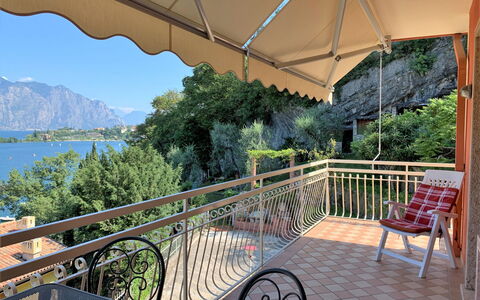 Ilde: Acqua, Costruzione, Proprietà, Cielo, Natura, Pianta, Portico, Shade, Legna, Casa