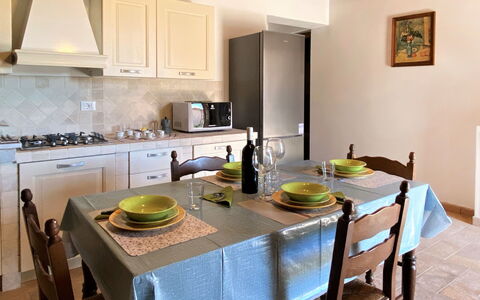 Guardistallo 650: Cabinetry, Controsoffitto, Mobilia, Cornice, Proprietà, Tavolo, Lavandino Della Cucina, Rubinetto, Cucina, Illuminazione