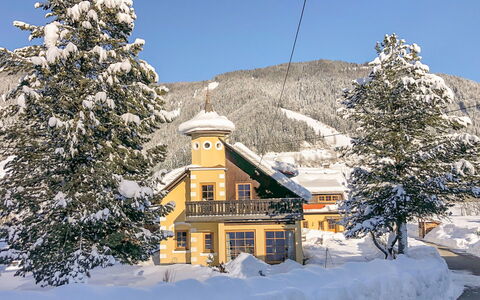 Gnesau 1: Cielo, Neve, Costruzione, Giorno, Finestra, Montagna, Albero, Pendenza, Larice, Casa