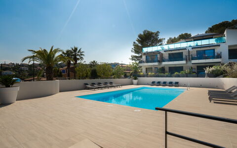 Saint Aygulf 106: Cielo, Pianta, Proprietà, Costruzione, Acqua, Piscina, Azzurro, Albero, Finestra, Shade