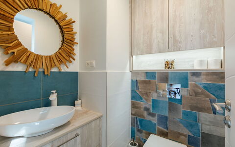 Erika: Specchio, Rubinetto, Idraulico Fixture, Proprietà, Lavello, Lavandino Del Bagno, Blu, Bagno, Azzurro, Viola