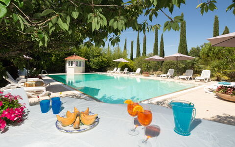 Villa Lorenzana: Acqua, Pianta, Proprietà, Mobilia, Piscina, Azzurro, Natura, Tavola, Sedia, Albero