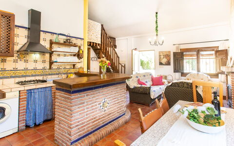 Rincón del sur: Mobilia, Proprietà, Tavolo, Cornice, Illuminazione, Soggiorno, Interior Design, Legna, Divano, Pavimento