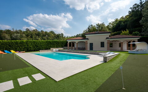 Appendino: Cielo, Nube, Costruzione, Piscina, Lotto, Shade, Albero, Erba, Casa, Ricreazione