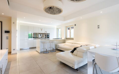 Appendino: Proprietà, Tavolo, Mobilia, Bianca, Divano, Decorazione, Interior Design, Soggiorno, Lampada, Comfort