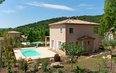 Domaine de Camiole: Pianta, Costruzione, Nube, Cielo, Proprietà, Finestra, Acqua, Piscina, Albero, Casa