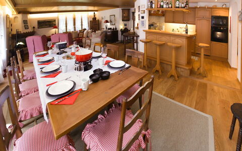 Saanen 100: Tavolo, Mobilia, Sedia, Interior Design, Illuminazione, Cucina & Sala Da Pranzo Tavolo, Costruzione, Tavola, Legna, Pavimentazione