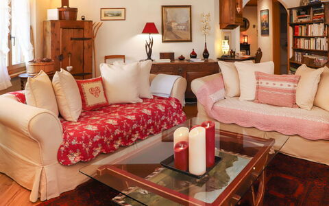 Saanen 100: Tavolo, Cornice, Mobilia, Proprietà, Divano, Comfort, Illuminazione, Lampada, Decorazione, Interior Design