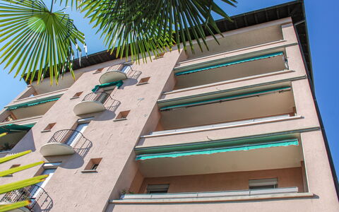 Appartamento 2- Giardino: Cielo, Costruzione, Proprietà, Blu, Verde, Azzurro, Arecales, Urban Design, Woody Impianto, Condominio