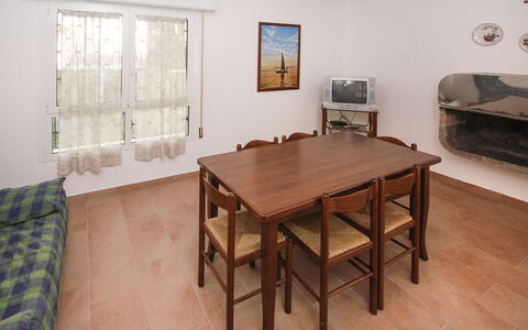 Villaggio Laura: Tavolo, Mobilia, Proprietà, Cornice, Legna, Interior Design, Pavimentazione, Pavimento, Sedia, Sala