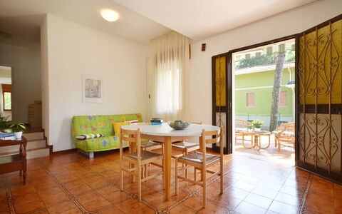 Missana: Tavolo, Mobilia, Proprietà, Pianta, Azzurro, Legna, Sedia, Pavimentazione, Pianta Della Casa, Pavimento