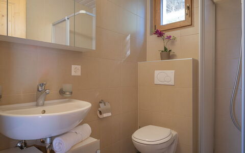 Ambigu: Marrone, Idraulico Fixture, Rubinetto, Proprietà, Lavello, Lavandino Del Bagno, Viola, Pianta, Bagno, Toilet Seat