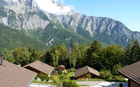 Ambigu: Cielo, Montagna, Pianta, Nube, Ecoregione, Albero, Paesaggio Naturale, Highland, Casa, Costruzione