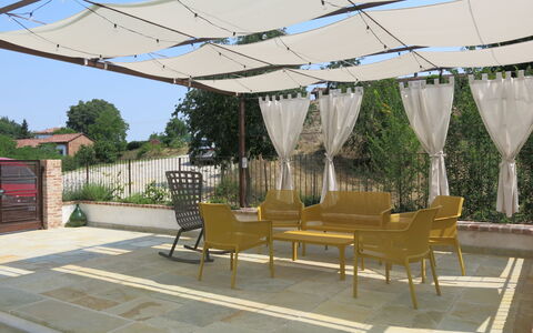 Tenuta Margherita: Pianta, Mobilia, Cielo, Costruzione, Shade, Albero, Tavolo, Mobili Da Esterno, Illuminazione, Sedia
