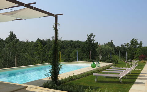 Tenuta Margherita: Acqua, Cielo, Pianta, Piscina, Albero, Erba, Tempo Libero, Shade, Paesaggio, Immobiliare