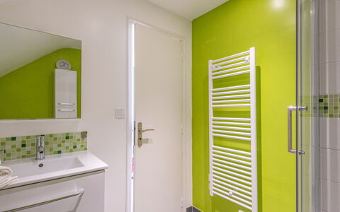 Les Palmiers: Specchio, Proprietà, Costruzione, Lavello, Verde, Mobiletto Del Bagno, Bagno, Porta, Idraulico Fixture