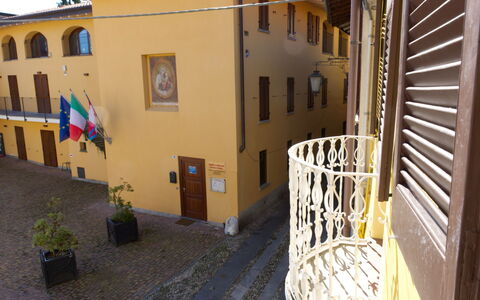 Canton Balin: Proprietà, Pianta, Finestra, Vaso Di Fiori, Costruzione, Architettura, Legna, Pavimentazione, Pianta Della Casa, Parete