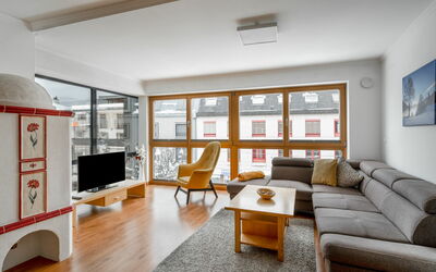 Appartement 2 29.2: Mobilia, Cornice, Tavolo, Divano, Proprietà, Legna, Finestra, Interior Design, Comfort, Soggiorno