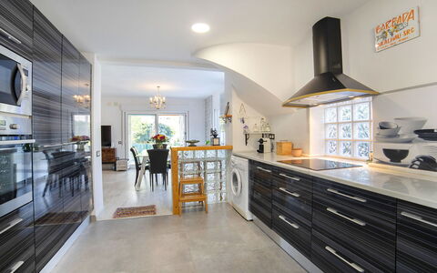 Teruel: Cabinetry, Controsoffitto, Cucina, Scaffalature, Legna, Pavimentazione, Pavimento, Casa, Latifoglie, Mensola