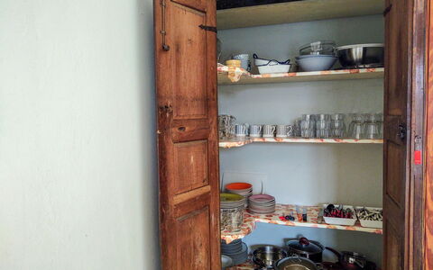Villa Canonica: Proprietà, Mensola, Mobilia, Scaffalature, Legna, Parete, Cabinetry, Guardaroba, Credenza, Latifoglie