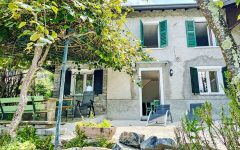 Giò: Pianta, Costruzione, Finestra, Casa, Albero, Villetta, Zona Residenziale, Porta, Shade