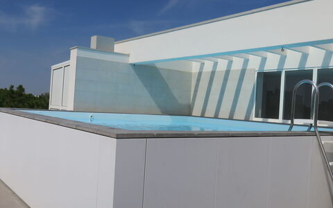 Bibione 755: Nube, Cielo, Azzurro, Rettangolo, Shade, Legna, Urban Design, Materiale Composito, Facciata, Pendenza