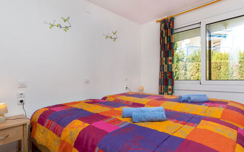 Moré Iii: Mobilia, Proprietà, Costruzione, Azzurro, Arancia, Tessile, Illuminazione, Telaio Del Letto, Interior Design, Giallo