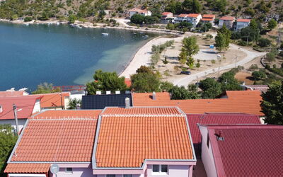 Novigrad (Zadar) 141: Acqua, Costruzione, Finestra, Proprietà, Albero, Legna, Urban Design, Lago, Quartiere, Pianta