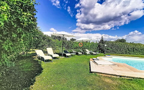La Quercia: Blu, Piscina, Giardino, Mobili Da Esterno, Prato, Ricorrere, Landscaping, Shade, Lettino, Eco Hotel