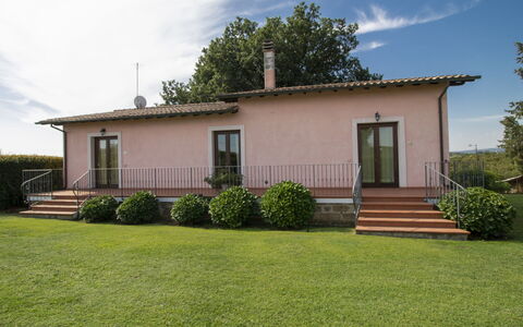 La Quercia: Nube, Pianta, Cielo, Costruzione, Proprietà, Finestra, Porta, Albero, Casa